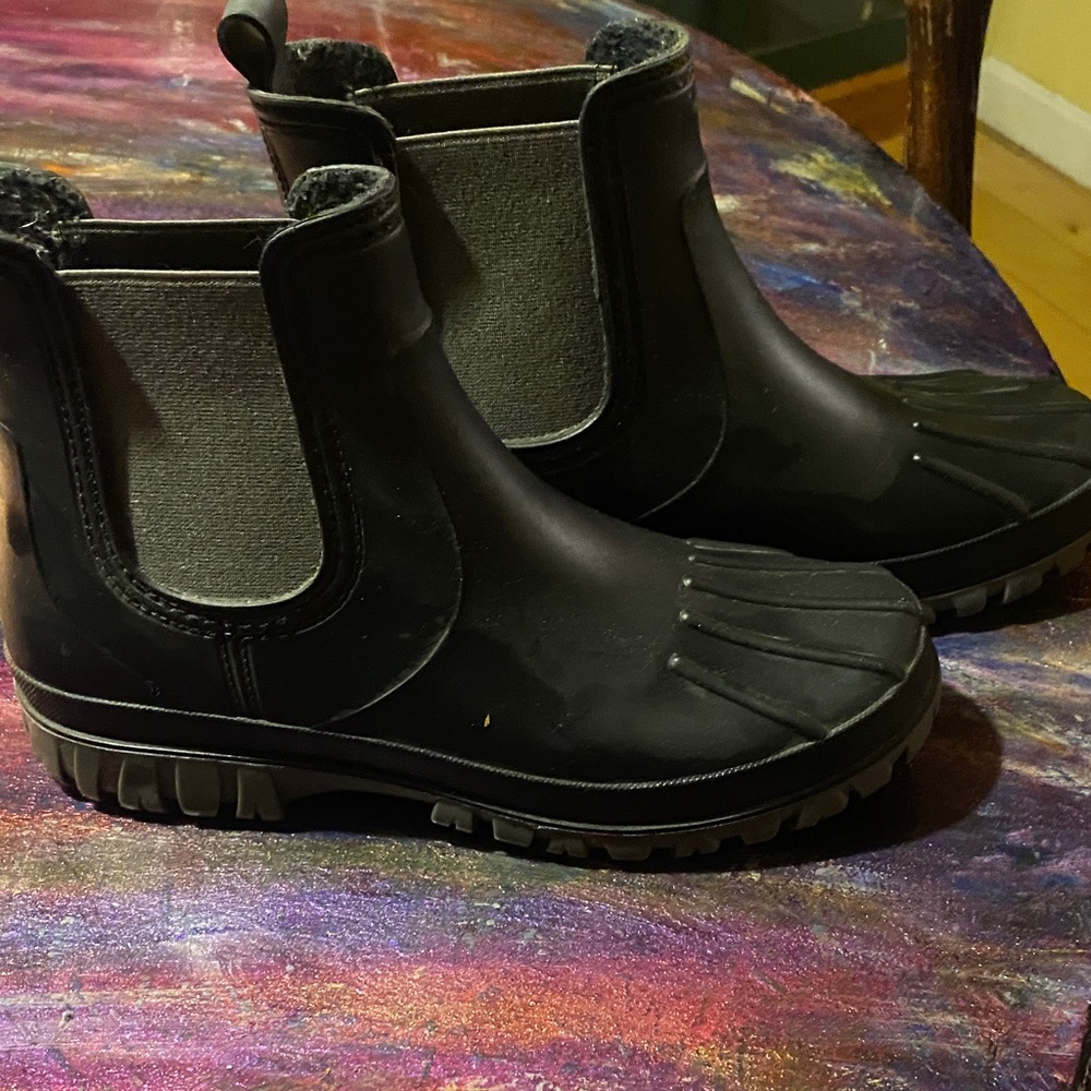 Woman’s black boots Storm by Cougar size 8